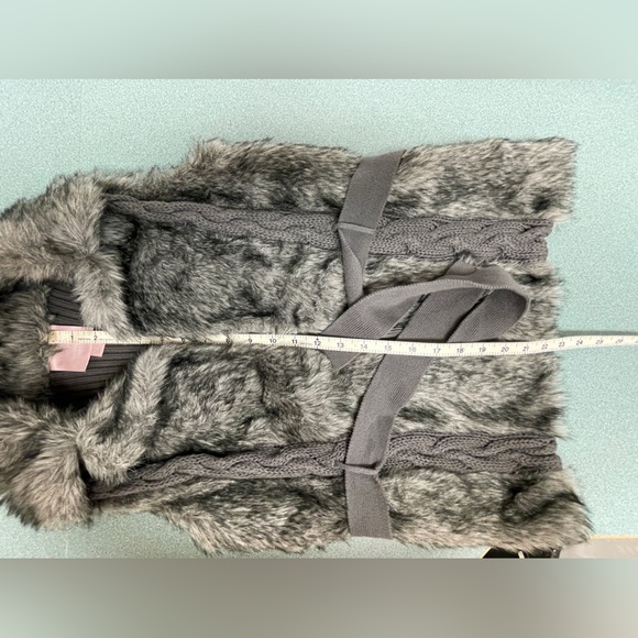 Romeo + Juliet Couture Faux Fur Knit Vest With Belt Women’s Gray Small - Picture 8 of 9